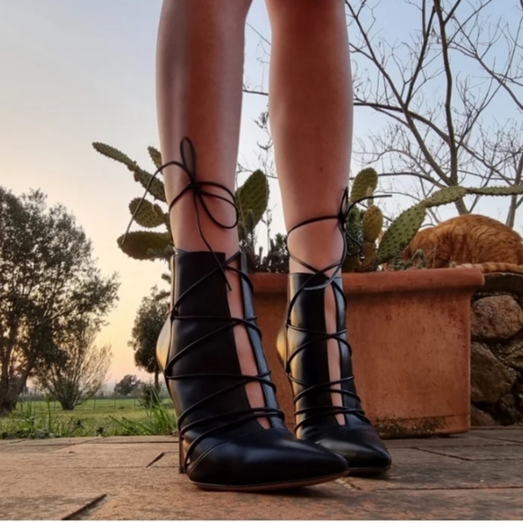 #32 Gianvito Rossi Black Leather Pointy  lace-up booties (heels) Witchy Cool - Picture 4 of 16